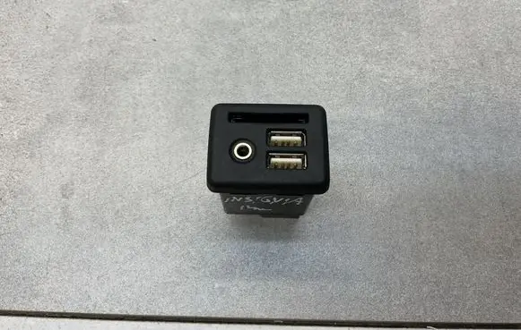 Opel Insignia A USB socket connector 22875066