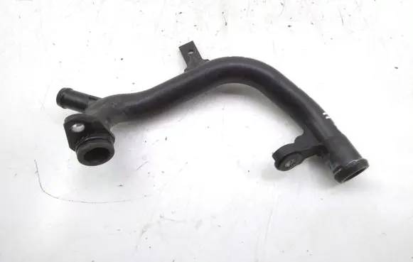 Volkswagen PASSAT B7 Engine coolant pipe/hose 06J121065F