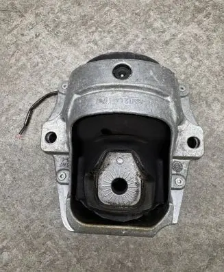 Porsche Macan (95B) Engine mount bracket