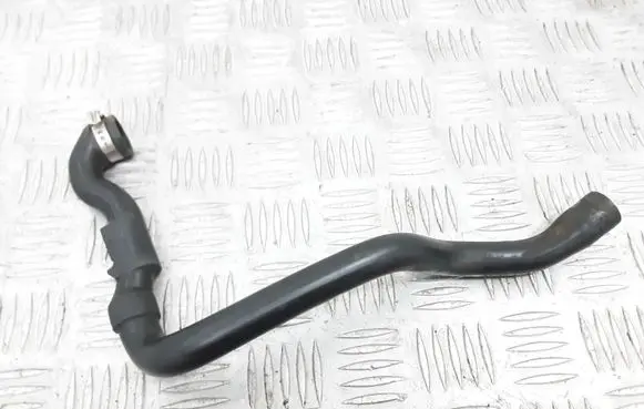 Volvo V70 Breather/breather pipe/hose 8670008