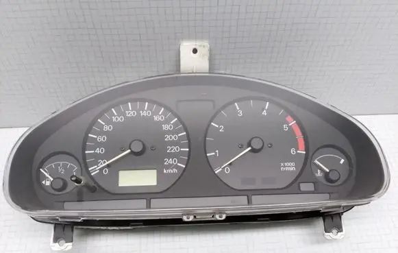 Mitsubishi Carisma Speedometer (instrument cluster) 0P0179001 MR308409 0P0231005