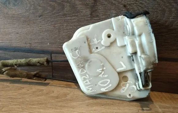 Mazda 6 Front door lock