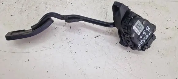 Volkswagen PASSAT B5.5 Accelerator throttle pedal 8E2721523 6PV00777008 D1660HH5