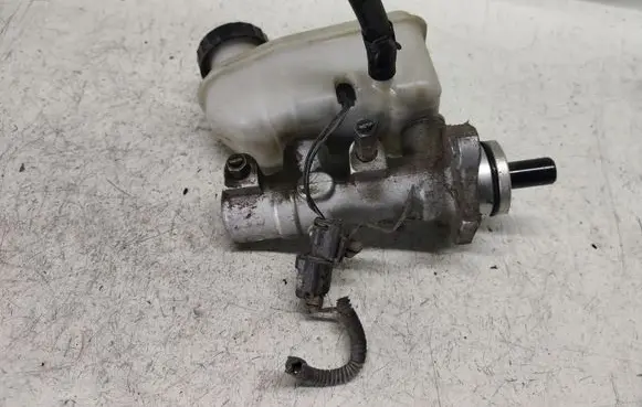 KIA Sorento Master brake cylinder