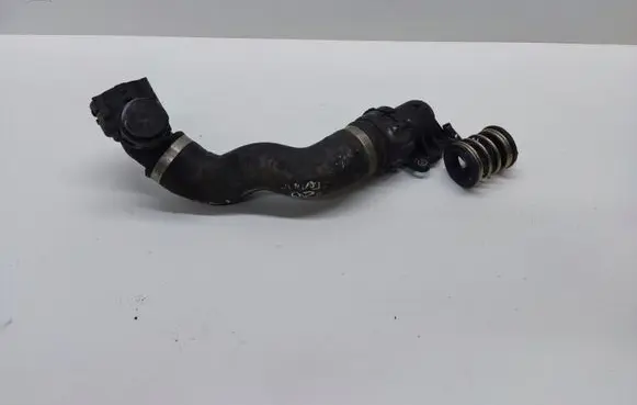 Engine coolant pipe/hose