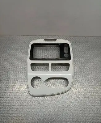 Renault Zoe Radio/GPS head unit trim 682602671
