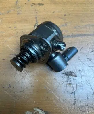 BMW 3 GT F34 Fuel injection high pressure pump 7610761 13517610761