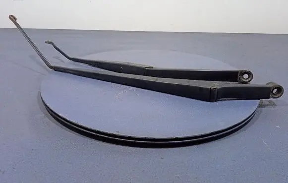 Toyota Avensis Verso Front wiper blade arm
