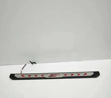 Ford Focus Front sill trim cover CM51A132K15EB
