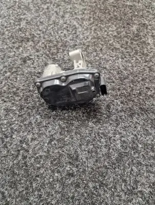 BMW 5 G30 G31 Throttle valve 8576810