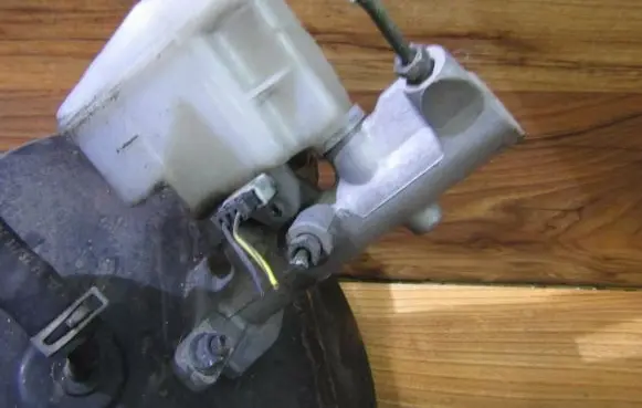Nissan Primera Master brake cylinder