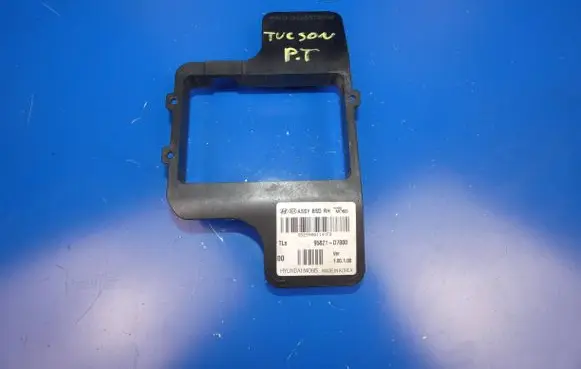 Hyundai Tucson TL Bumper support mounting bracket corner 95821-D7000 S529900114YFB 100100