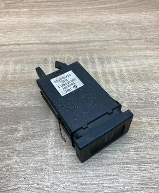 Volkswagen PASSAT B5.5 Windscreen/window heater switch 3B0959621D