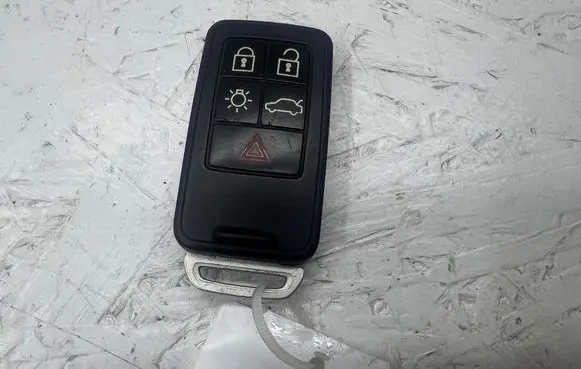Volvo V40 Ignition key/card 