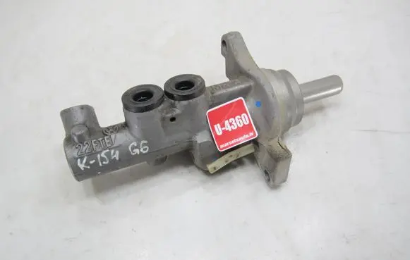 Volkswagen Golf VI Master brake cylinder