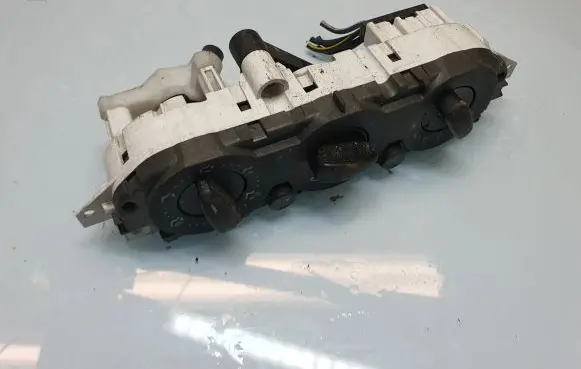 Ford Focus Climate control unit 3M5T19980AD 69607320