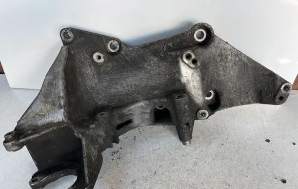 Opel Vivaro Generator/alternator bracket 8200183234