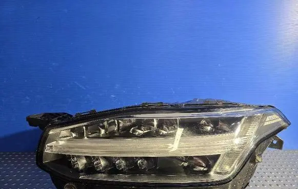 Volvo XC90 Headlight/headlamp 31655157