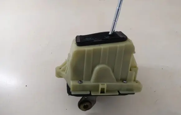Mercedes-Benz C W204 Gear shifter/selector A2042677524