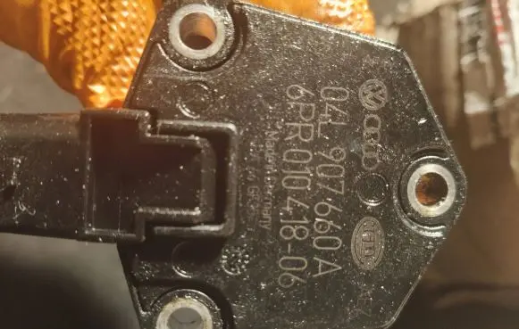 Volkswagen Golf VII Oil level sensor 04l907660a