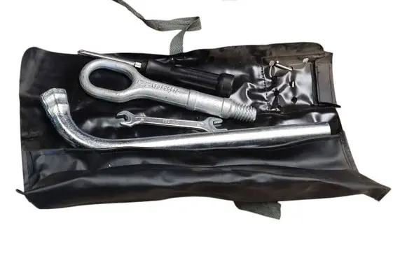 Volkswagen Touran I Tool set 1T0805615 4D0012219A