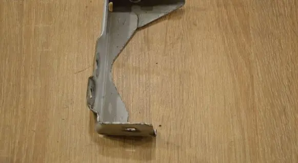 Headlight/headlamp mounting bracket