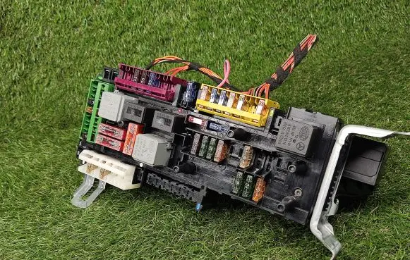 Mercedes-Benz E W212 Fuse module 168298 1670660