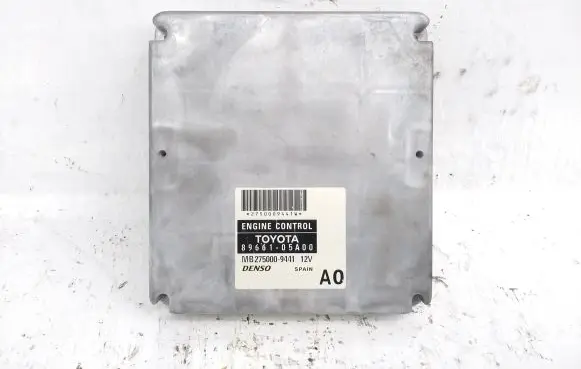 Toyota Avensis T250 Engine control unit/module 8966105A00