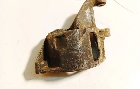 Volkswagen PASSAT B4 Engine mounting bracket 028145523E