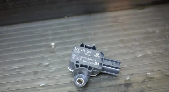 Audi A3 S3 8P Airbag deployment crash/impact sensor 8P0955557