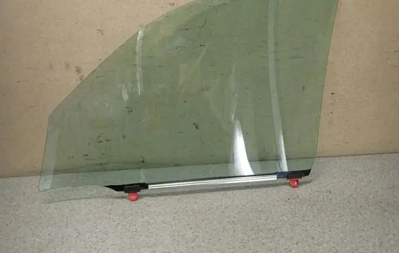 Toyota RAV 4 (XA20) Sliding door window/glass 