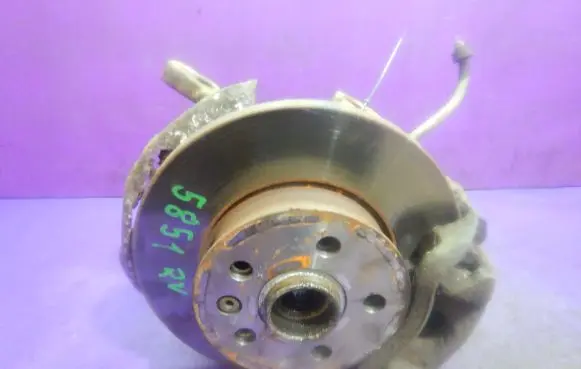 Volkswagen Transporter - Caravelle T4 Front wheel hub spindle knuckle