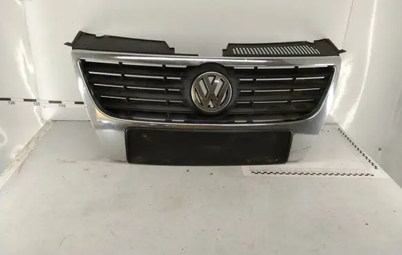 Volkswagen PASSAT B6 Front bumper upper radiator grill 3C0853651B