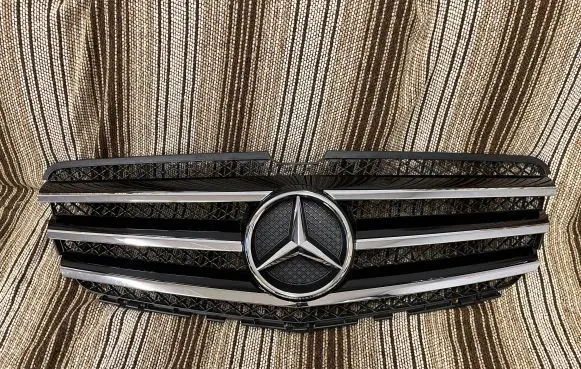 Mercedes-Benz R W251 Front grill A2518880060 BR251M A0008880060