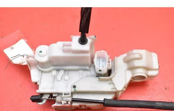 Alfa Romeo 159 Front door lock