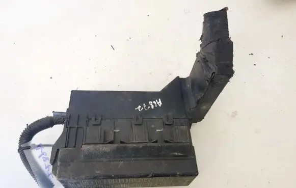 Nissan X-Trail T30 Fuse box set 71043466ya2 24382