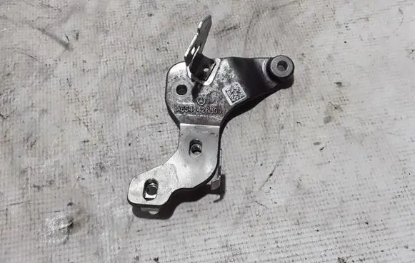 Mercedes-Benz GLE W167 Intercooler pipe mounting bracket A6541426800