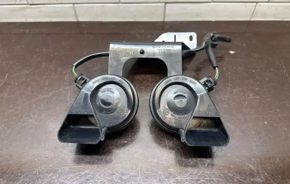 Audi A6 S6 C6 4F Horn signal 4F0951229