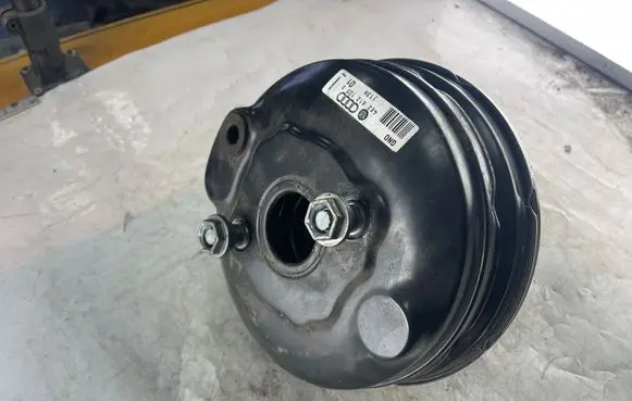 Audi A8 S8 D3 4E Brake booster 4E2612105D