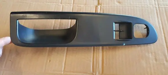 Volkswagen PASSAT B6 Front door window switch trim 3C2867172C