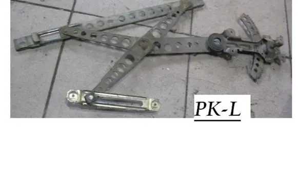 Mercedes-Benz W123 Front door manual window regulator 