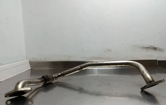 Volkswagen Passat Alltrack EGR valve line/pipe/hose 03G131521D