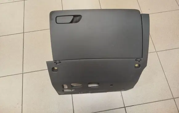 Glove box