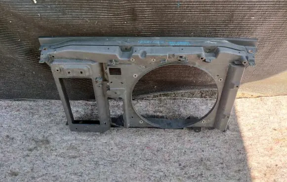 Peugeot Partner Front bodywork piece 9682720480