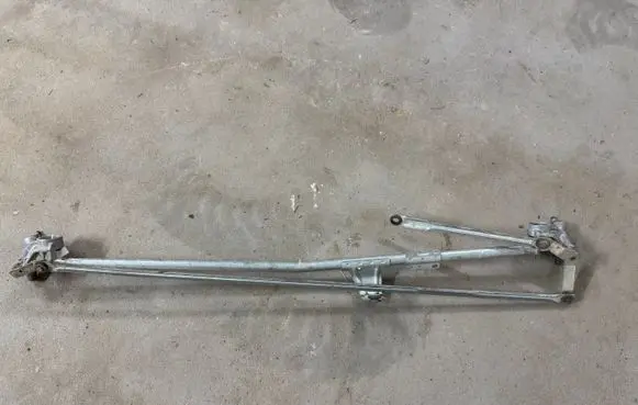 Opel Zafira B Front wiper linkage 