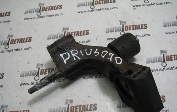 Toyota Prius (XW20) Engine mounting bracket