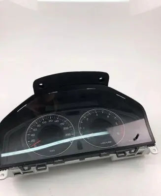 Volvo V70 Speedometer (instrument cluster) 31270899AA