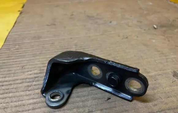 Ford Explorer VI Front door upper hinge 