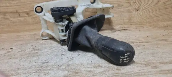 Volvo C30 Gear shifter/selector 31280766
