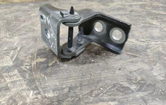 Citroen DS7 Crossback Front door upper hinge 227U8